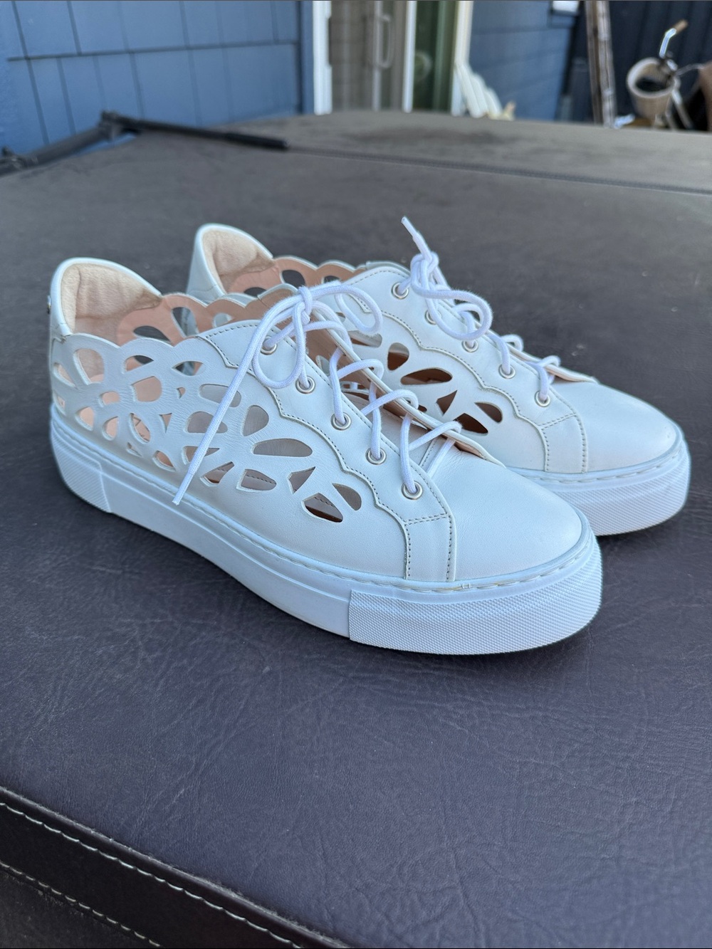 AGL White Laser-Cut Lace-Up Platform Sneakers 41 / 10 Mandi